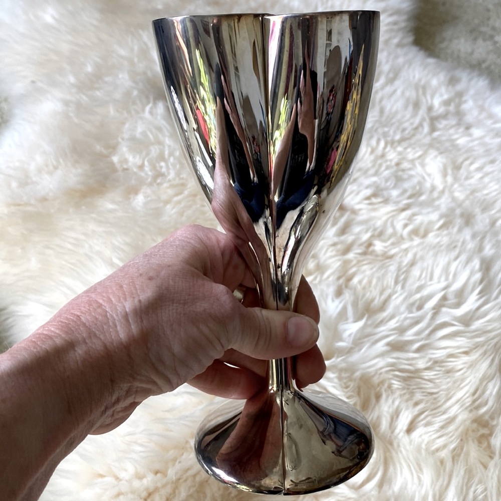 Silver plated interlocking toast flutes!  Great for wedding or anniversaries 🎂